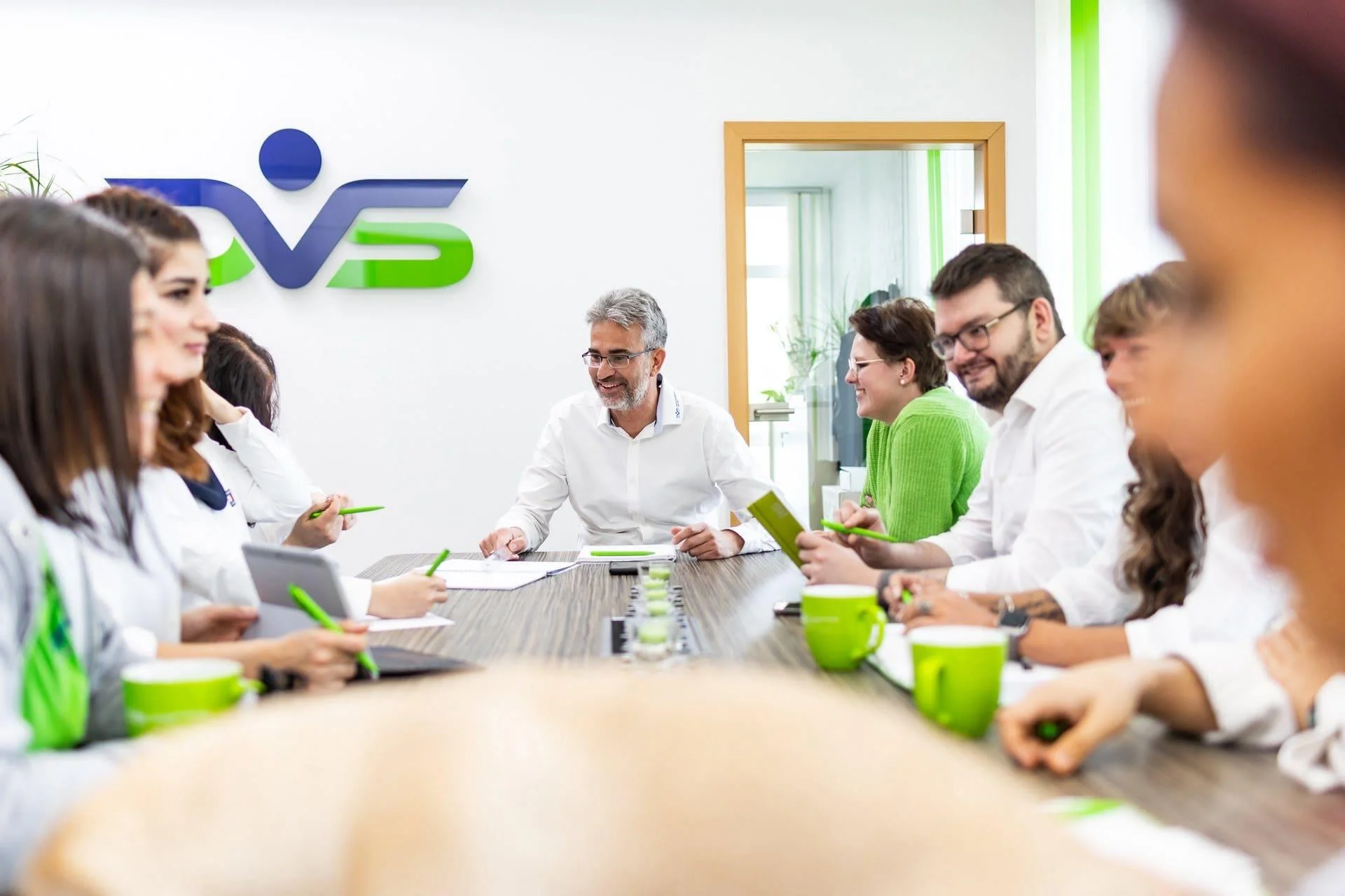 DVS Pflegedienst - Team in Besprechung, familiäre Atmosphäre