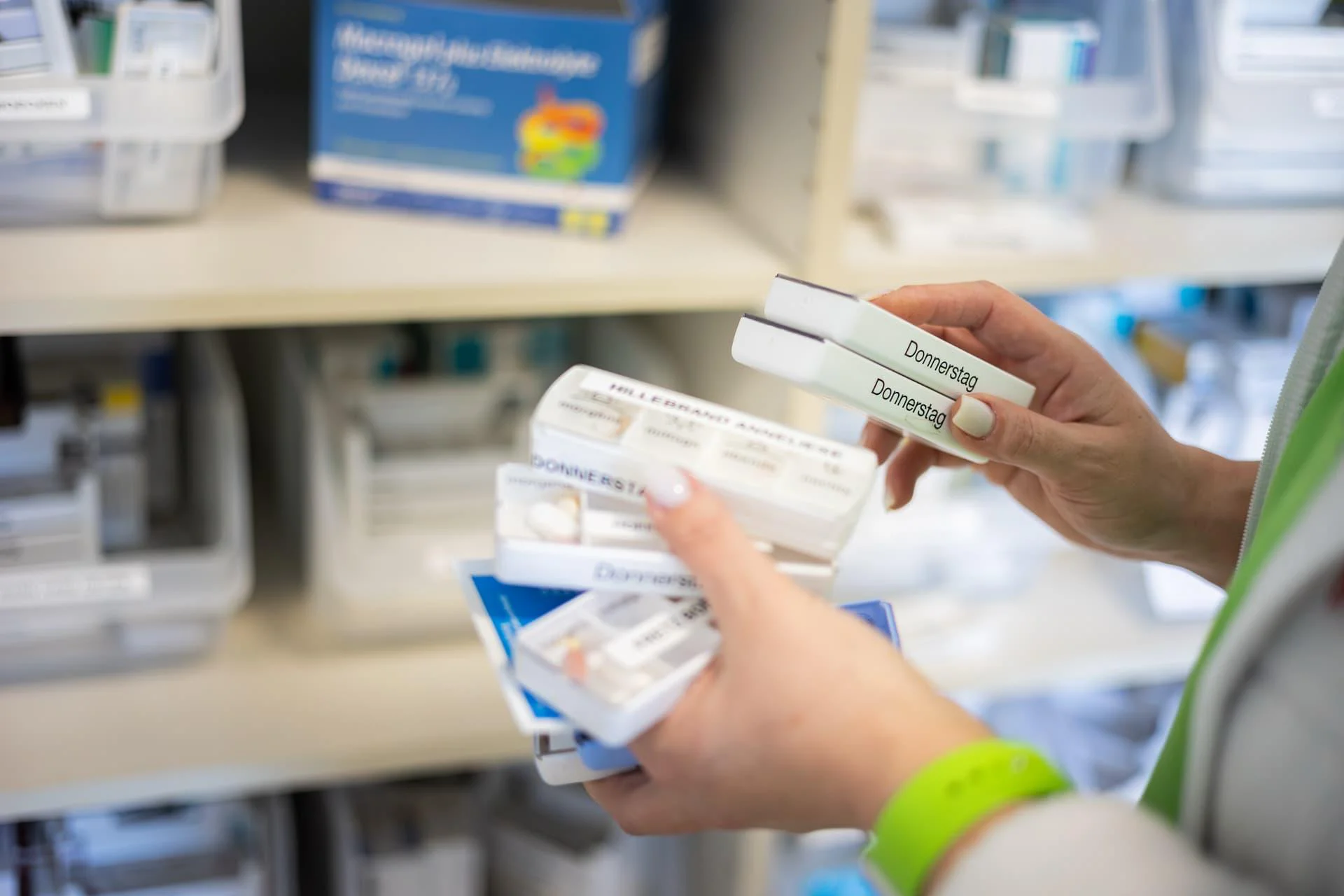 Professionelle medizinische Betreuung - Medikamentengabe durch geschultes Pflegepersonal