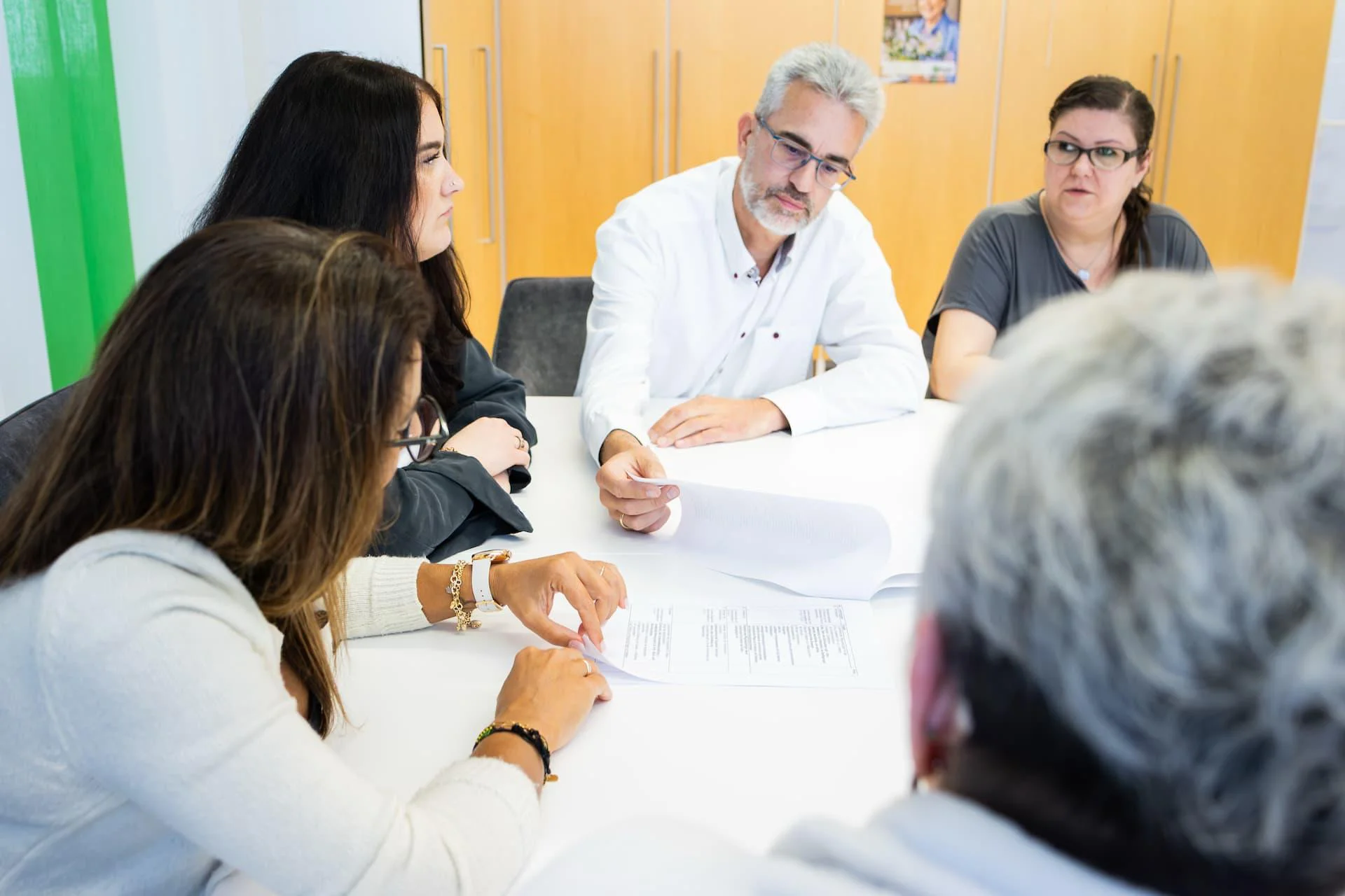 DVS Pflegedienst - Tisch mit Orchideen